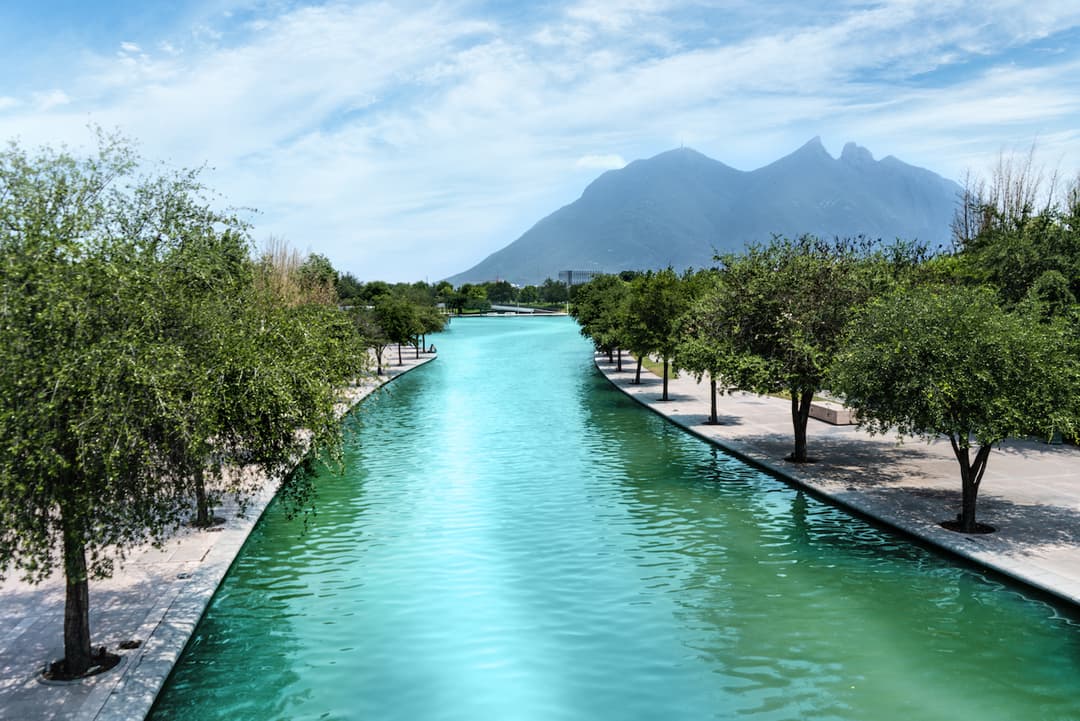 Canal de Santa Lucía en Monterrey, un ícono de la ciudad.